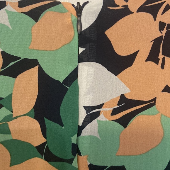 Liz Claiborne MIDI Floral Tye dress, green peach white hint of yellow, SZ 8. EC - Picture 5 of 6